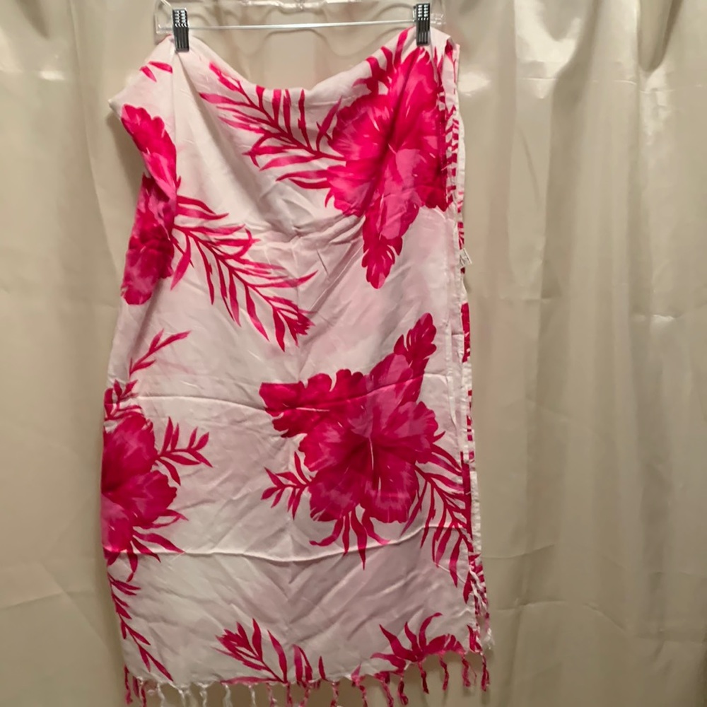 Sarong/Long scarf with hibiscus flower print and fringe